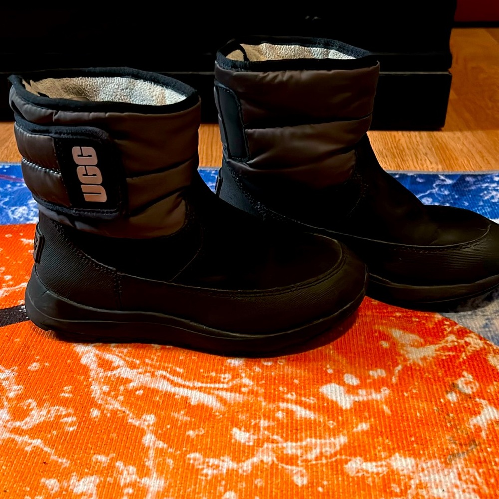 Insulated Black Ugg Boots